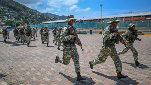 张吧策路 美国对委内瑞拉地面打击箭在弦上，马杜罗呼吁美国民众“抵制战争、维护和平”